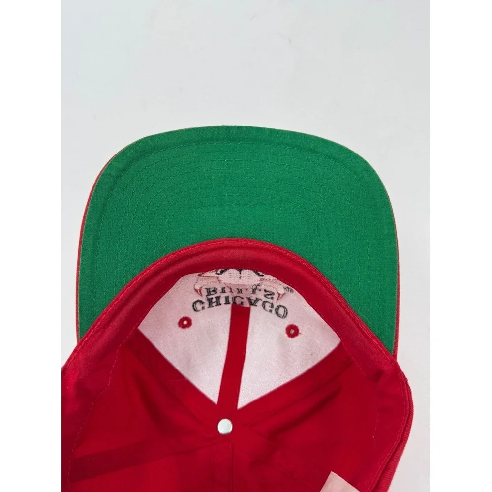 Vintage 1990's Chicago Bulls Plain Logo Snapback‎ Backside Spellout Red Hat Cap